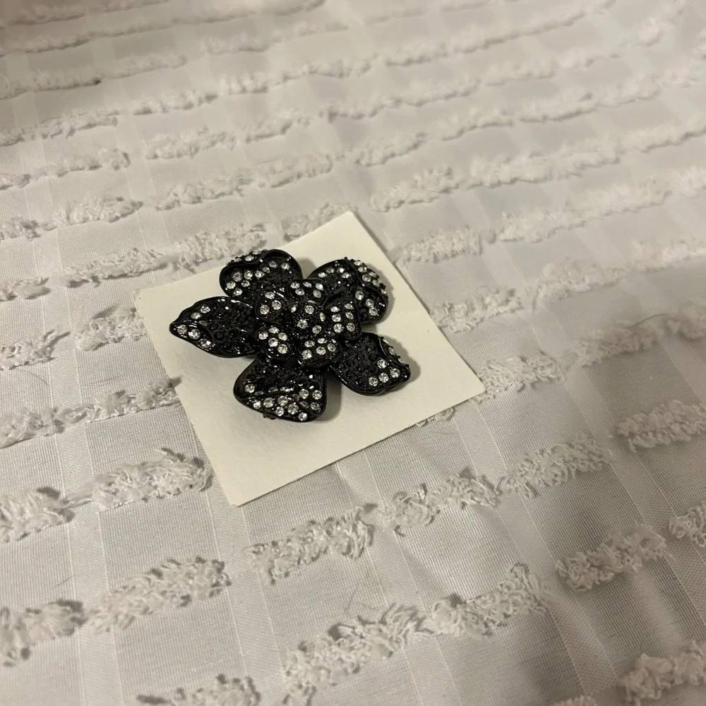 Black and Silver Rhinestone Flower‎ Brooch